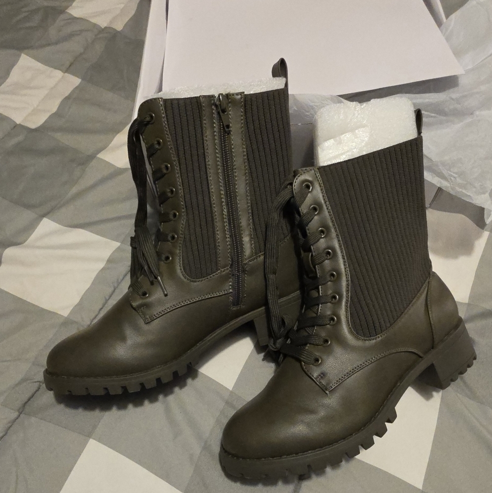 Penningtons 8.5WW Army Green Zip Lace-Up Boots